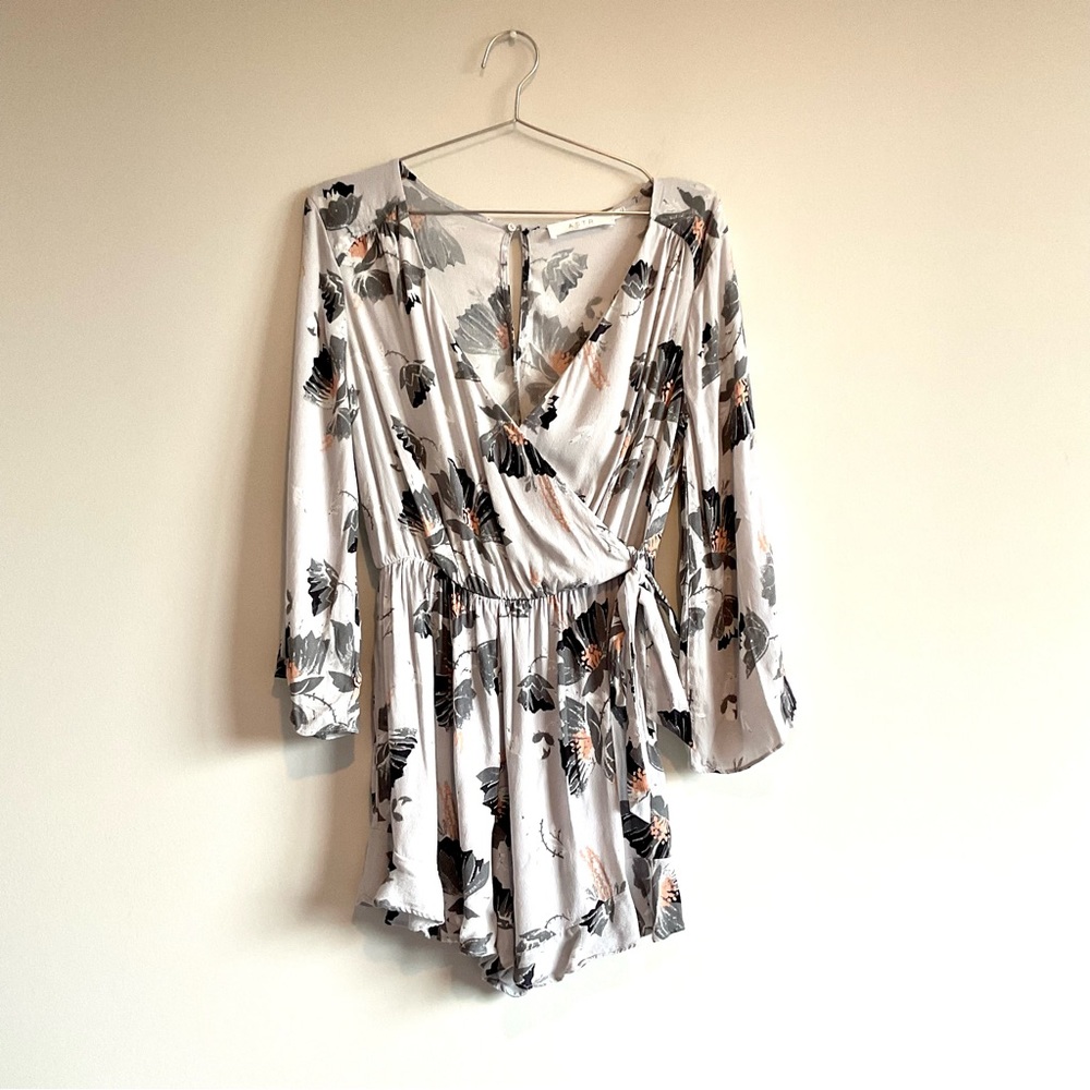ASTR The Label Bell Sleeve Wrap Romper Floral Print Size M. Beachy Mini Romper.